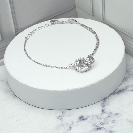 Pulsera de plata con círculos entrelazados
