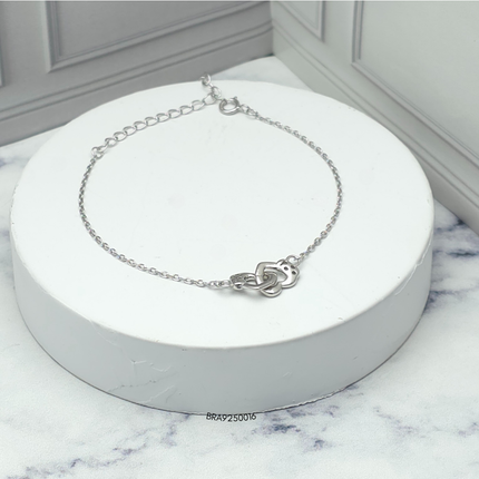 Pulsera de plata con corazones entrelazados
