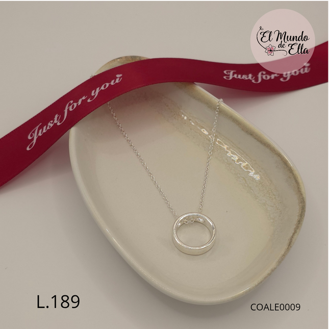 Collar con Dije Anillo Minimalista