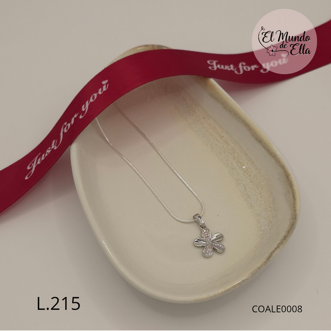 Collar con Dije Flor de Cinco Pétalos